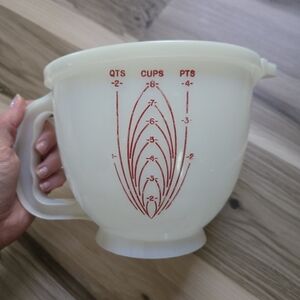 Vintage Tupperware Mix-N-Store Measuring Bowl with Lid